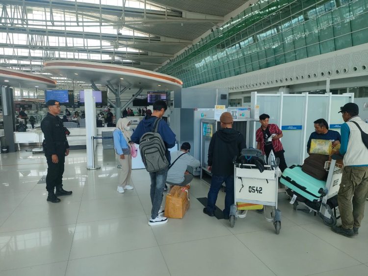 Detasemen Gegana Brimob Polda Kaltim Tingkatkan Patroli Pengamanan Arus Mudik di Balikpapan