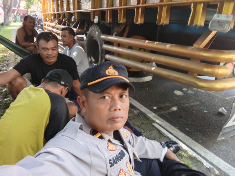 Satgas Ops Ketupat Mahakam 2026 Tegaskan Disiplin Sopir Truk di Pelabuhan Semayang