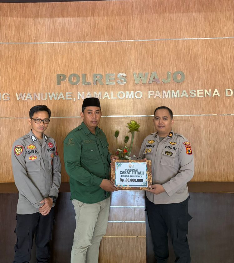 Polres Wajo Serahkan Zakat Fitrah kepada Badan Amil Zakat Nasional (Baznas)di bulan Suci ramadhan.