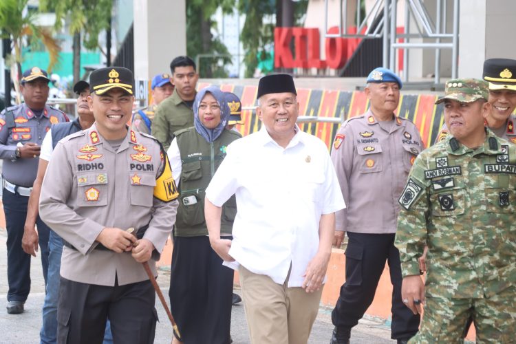 Polres Wajo Bersama Pemkab Wajo Gelar Apel Pengamanan Malam Takbiran Idul Fitri 1447 H. Di lapangan Merdeka sengkang.