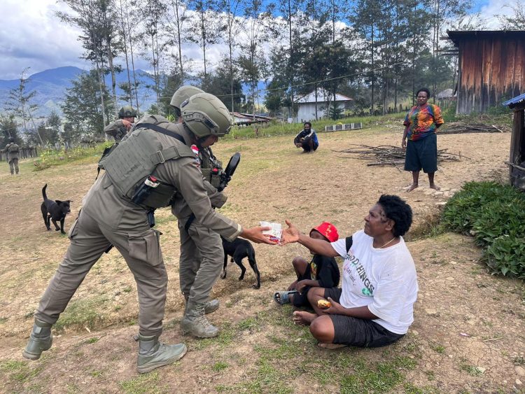 Patroli Dialogis Satgas Damai Cartenz di Ilaga, Perkuat Keamanan dan Kedekatan dengan Warga