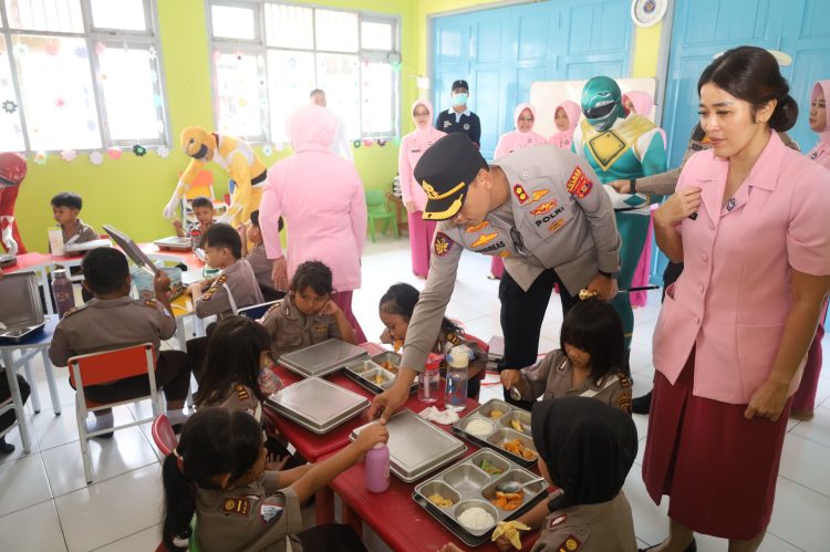 Kapolres PPU Tinjau Pelaksanaan Program Makan Bergizi Gratis, Tegaskan Komitmen Pembinaan Generasi Sejak Dini