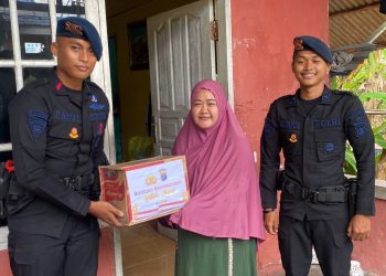 Brimob Polda Kaltim Hadirkan Sentuhan Humanis Melalui Jumat Berkah Serentak