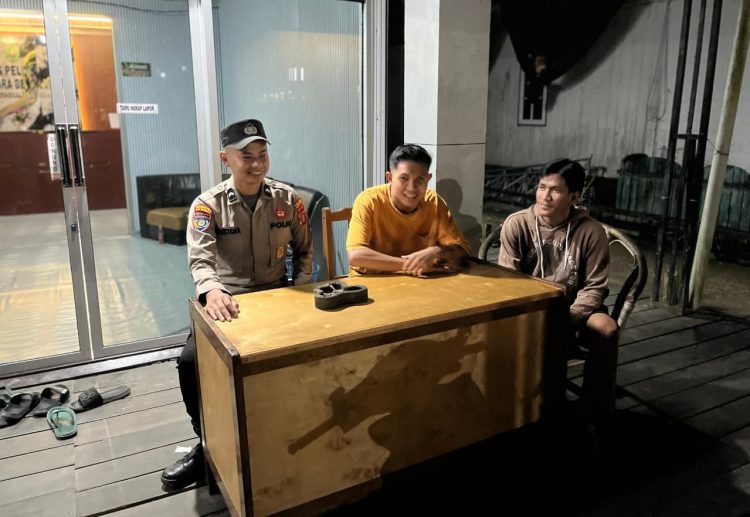 Patroli Malam Polsek Muara Bengkal: Tegaskan Kehadiran, Persempit Ruang Gangguan Kamtibmas