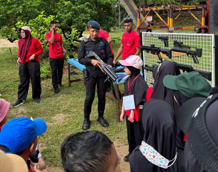 Ceria Belajar Bersama Brimob, Siswa SD Rasakan Serunya Outdoor Learning