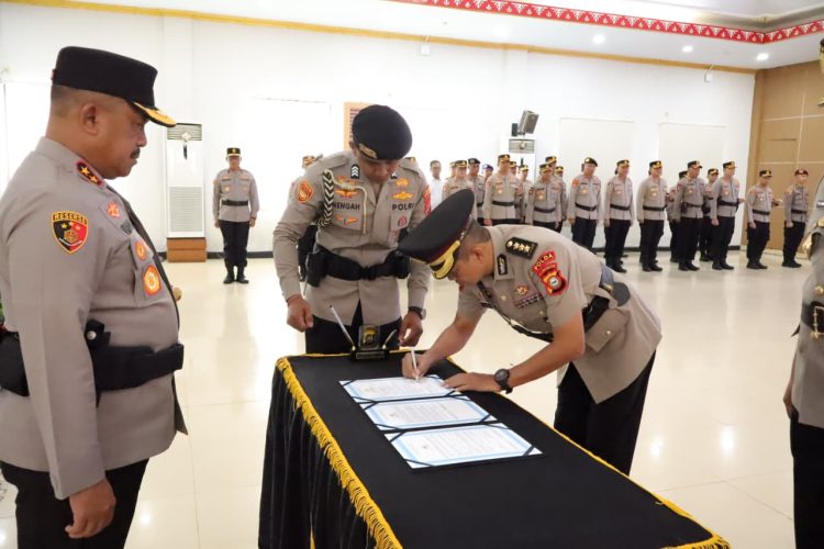 Kapolda Sultra Pimpin Sertijab Irwasda: Mutasi Jadi Momentum Penyegaran dan Penguatan Kinerja Polri